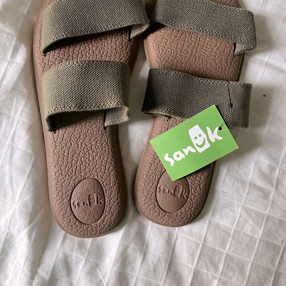 Sanuk brand new size 8 sandals! - Picture 4 of 5